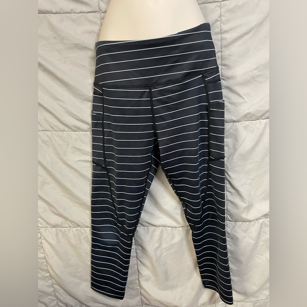 ZYIA capri pocket light and tight